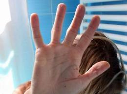 Segregata in casa, il padre: 'Trattata peggio di un animale'