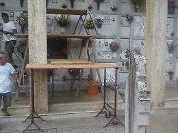 Tumulazione pericolosa, la famiglia protesta