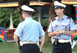 Cani nelle aiuole, tensione: arrivano vigili e guardie ecologiche