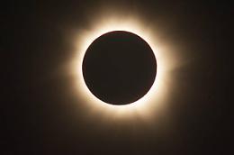 Per l’eclissi fermati gli impianti di eolico e fotovoltaico: errore