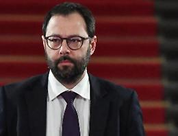 Coronavirus, Patuanelli è negativo al test ma è in autoisolamento