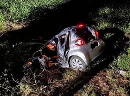 Scontro tra auto e camion, grave automobilista