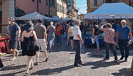 Ritorno all'antico: subito successo per il mercatino