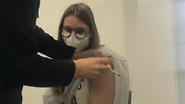 Carolina prima vaccinata under 12: "Sono contenta"