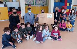 I bambini interagiscono con gli ospiti di “Cremona Solidale” e del Centro Barbieri