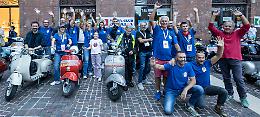 'In Vespa di sera', in centro sfila un mito