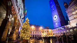 Il Natale si accende e la città si illumina di magia