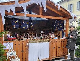 Presepio ecologico: statuine all’uncinetto e legno