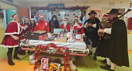 Pantelù e Abio portano la magia di Santa Lucia in Pediatria