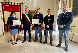 Salvarono un uomo caduto nel canale, encomio agli agenti eroi