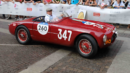 Sotto il sole e il Torrazzo, la '1000 Miglia' accende il cuore di Cremona