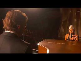 Anche i cremonesi pazzi per l'esibizione di Bradley Cooper e Lady Gaga