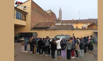 A lezione di legalit&agrave;: i carabinieri incontrano gli studenti della quinta primaria