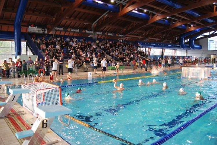Porte rotte, acqua fredda, costi ...La piscina non è poi così ben gestita