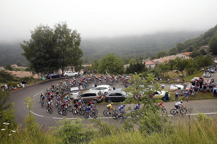 Tour: tappa a Yates, Alaphilippe ancora in giallo