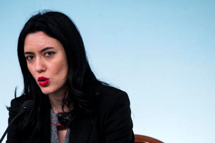 Azzolina: ironia e attacchi sui banchi, risposto con i fatti