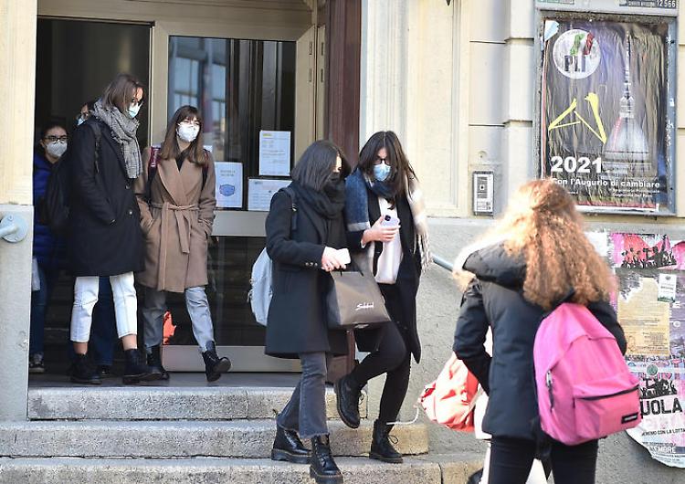Maturità: Azzolina vede maggioranza, dare certezze a studenti