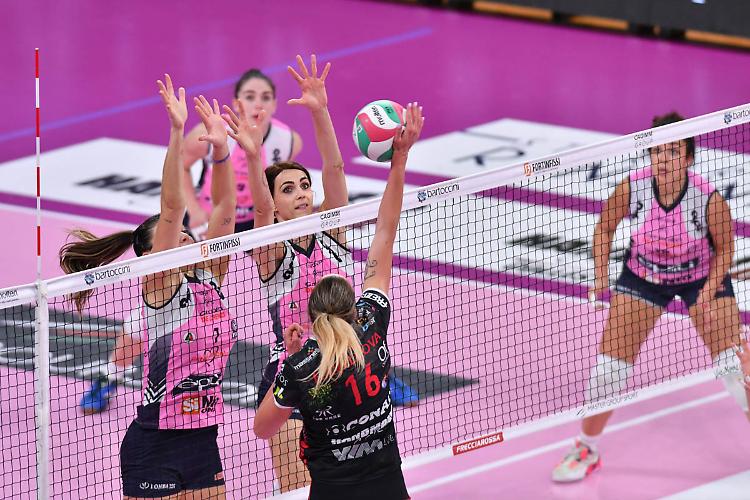 Bartoccini Perugia - E'più Casalmaggiore 0-2  (18-25; 21-25; 11-14 nel terzo set)