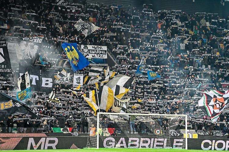 Insulti a Maignan, l'Udinese bandisce a vita un tifoso