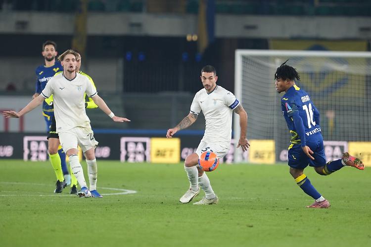 Verona-Lazio 0-1, al Bentegodi decide l'autorete di Nelsson