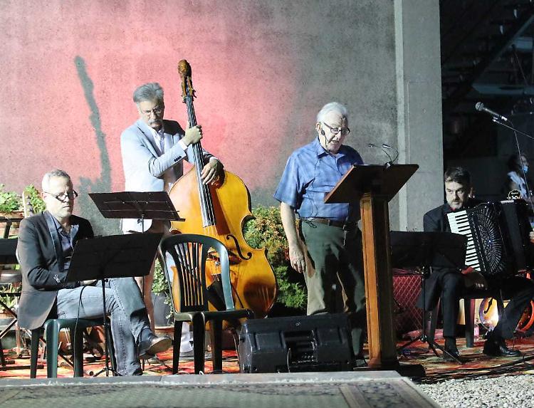 Bozzolo, Cochi Ponzoni: «Canto  don Mazzolari  prete rivoluzionario»