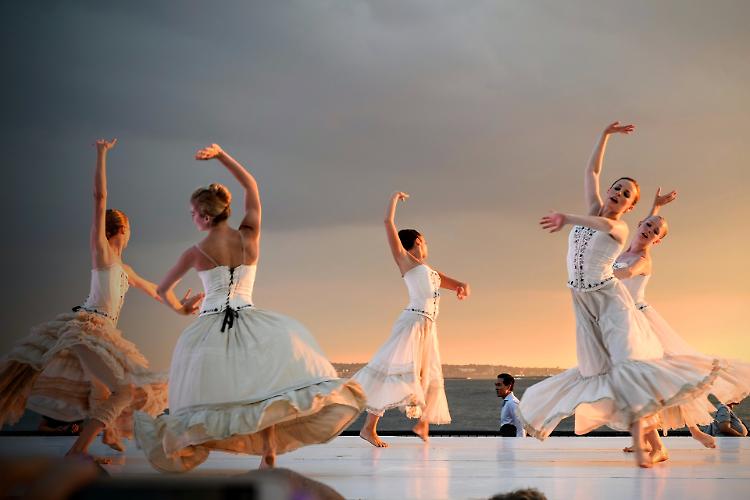 Esibizione delle scuole: Onstage, Amore per la danza e Centro danza sporting life