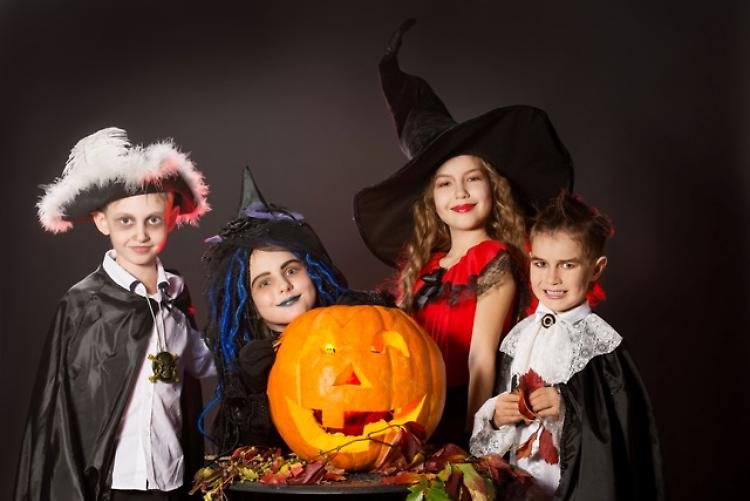  Notte di Halloween nella biblioteca stregata