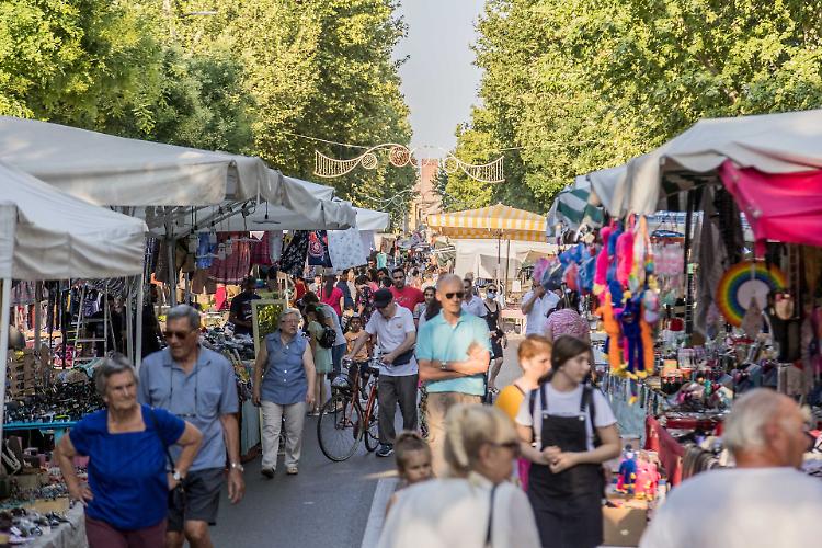 Le bancarelle e i fuochi della Fiera di San Pietro