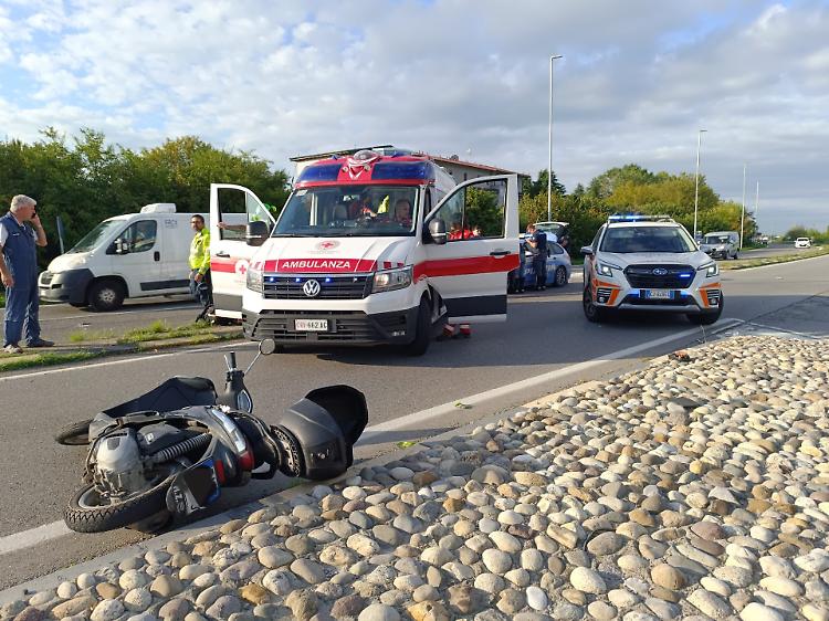 Scontro sulla Serenissima, 20enne in ospedale