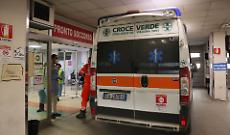 Ritorno di fiamma: ustioni su viso e braccio per un operaio