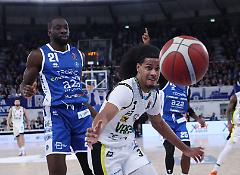 Vanoli con il cuore, ma vince Brescia