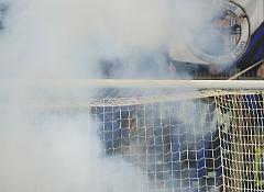 Petardo allo Zini colpisce Audero: paura in campo e partita sospesa