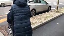 Ciclabile di viale Trento e Trieste, il video denuncia di Zagni: 'Parcheggi impossibili per i disabili'