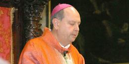 "Papa di una semplicit&agrave; disarmante"
Il pensiero del vescovo Cantoni
