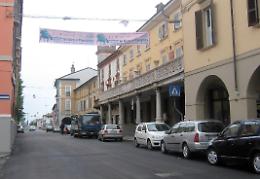 Ladro mira alla collana, una 80enne lo prende a palettate