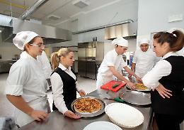 Cucina e sala bar, corsi serali all'Einaudi