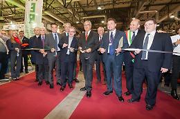 Fiera del bovino, taglio del nastro con Maroni e Fava