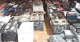 Furto di batterie e gasolio, ladri sorpresi e arrestati