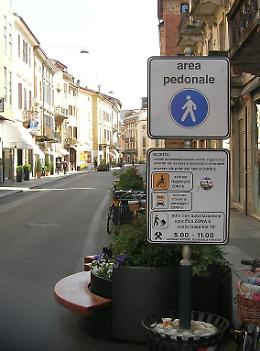 Corso Garibaldi dipinto di blu