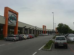 Tentato di rubare vestiti al centro commerciale 'I Navigli', fermati e denunciati