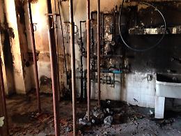 Incendio di notte al Villasco Locale bruciato, casa salva