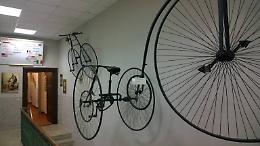 La storia della bicicletta, Azzini ospite del Touring