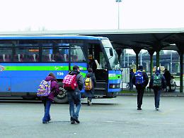 Un 21enne picchia l’autista del bus