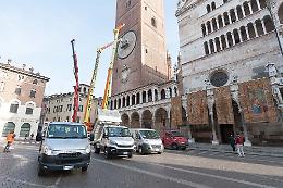 Le immagini delle operazioni di rimontaggio dell'orologio astronomico del Torrazzo di Cremona