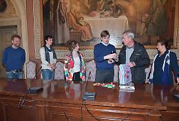 Saluto ai ragazzi serbi di Loznica in sala consiliare