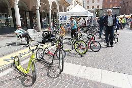 'Bicincittà' in piazza Stradivari