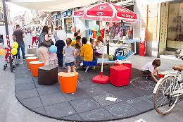 Corso Garibaldi 'vietato'. E' guerra a colpi di firme