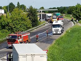 Le immagini dell'incidente tra due mezzi pesanti avvenuto a Piadena