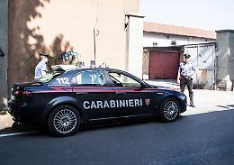 Colpisce la moglie a bastonate e con un vaso, arrestato