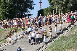 Grande folla per la Madonna sul Fiume